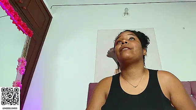 Snapshot of naomi_campbel_ chatting on 11/06/25, 09:15 naomi campbel online show from 11/06/25, 09:15