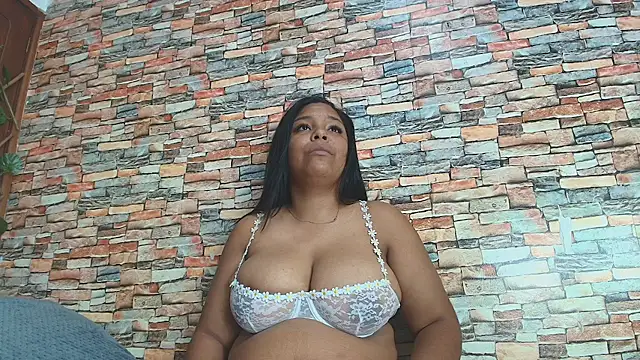 Snapshot of naomi_campbel_ chatting on 11/26/25, 08:54 naomi campbel online show from 11/26/25, 08:54