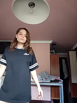 Snapshot of Wildmaca chatting on 09/23/25, 11:24 Wildmaca online show from 09/23/25, 11:24