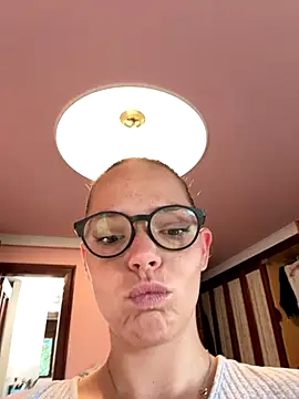 Snapshot of Wildmaca chatting on 10/20/25, 07:20 Wildmaca online show from 10/20/25, 07:20