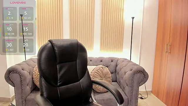 Karliie kloss  online show from 07/04/26, 08:48