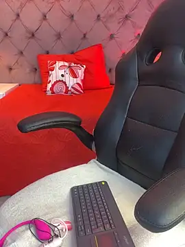 Snapshot of Sussan__ chatting on 11/19/25, 11:43 Sussan online show from 11/19/25, 11:43