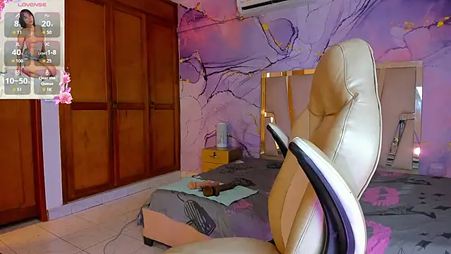 Elowen Clark online show from 10/14/25, 08:31