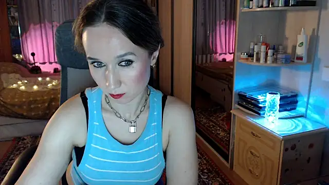 ClassyInna online show from 11/28/25, 09:56