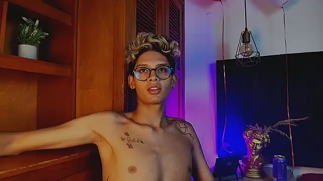 massimo alessandro online show from 09/22/25, 03:41