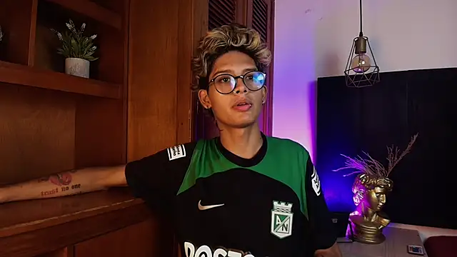 massimo alessandro online show from 09/28/25, 04:07