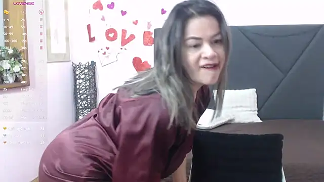 pamela echeverria online show from 04/25/26, 01:52