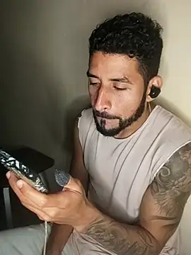 Snapshot of Alexsexygamer chatting on 10/12/25, 02:32 Alexsexygamer online show from 10/12/25, 02:32