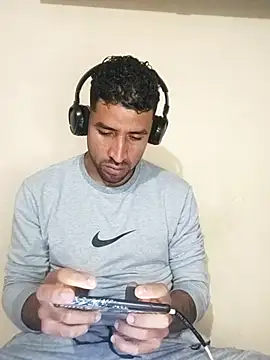 Snapshot of Alexsexygamer chatting on 11/05/25, 01:00 Alexsexygamer online show from 11/05/25, 01:00