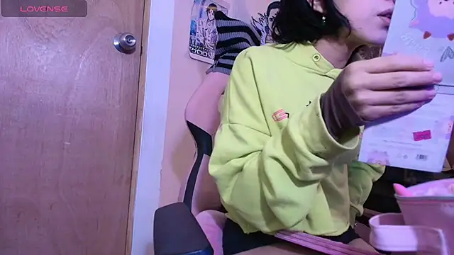 Terraelowen online show from 11/21/25, 11:42