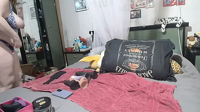 Snapshot of Lilirose-63 chatting on 10/30/25, 05:42 Lilirose-63 online show from 10/30/25, 05:42