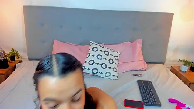 Luna Claire online show from 10/12/25, 12:37