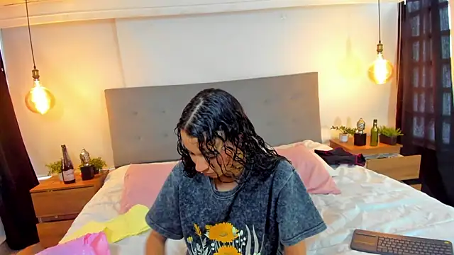 Luna Claire online show from 10/27/25, 01:04