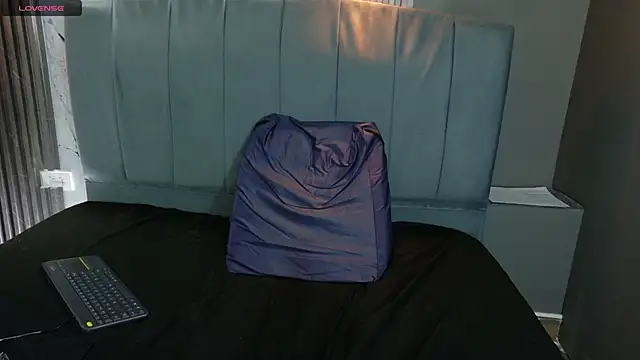 Snapshot of angeles_azul chatting on 09/14/25, 04:50 angeles azul online show from 09/14/25, 04:50