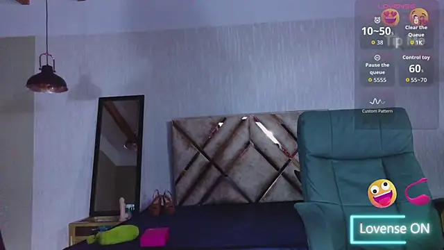 Snapshot of angeles_azul chatting on 09/16/25, 01:12 angeles azul online show from 09/16/25, 01:12