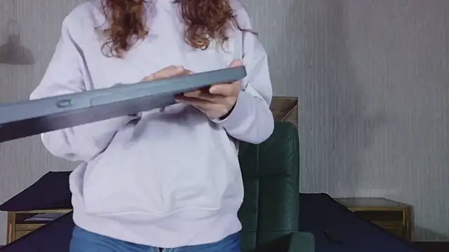 Snapshot of angeles_azul chatting on 09/25/25, 01:04 angeles azul online show from 09/25/25, 01:04