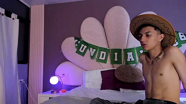 NickandAbby  online show from 07/01/26, 03:52