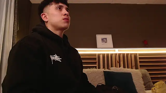 Snapshot of PaulEvens chatting on 10/08/25, 01:09 PaulEvens online show from 10/08/25, 01:09