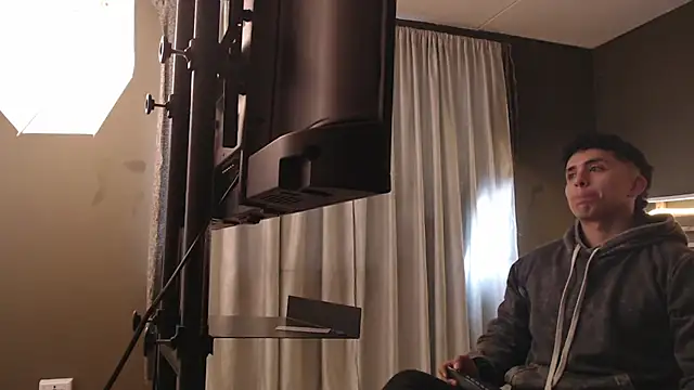 Snapshot of PaulEvens chatting on 10/21/25, 01:12 PaulEvens online show from 10/21/25, 01:12