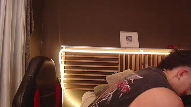 Snapshot of PaulEvens chatting on 10/23/25, 01:10 PaulEvens online show from 10/23/25, 01:10