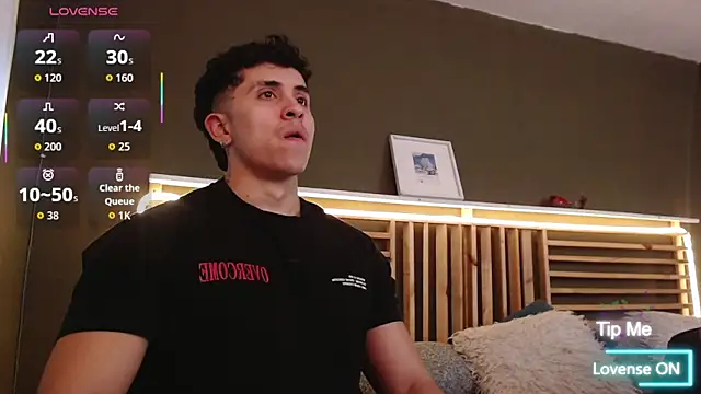 Snapshot of PaulEvens chatting on 10/24/25, 02:02 PaulEvens online show from 10/24/25, 02:02