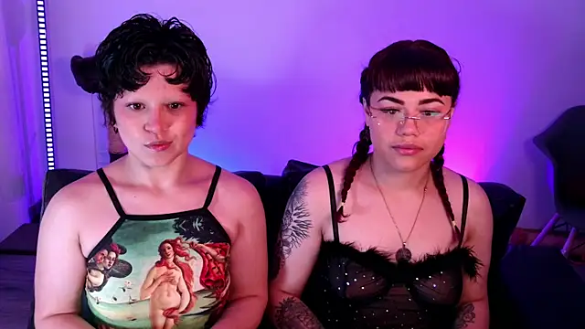 Snapshot of marsearth22_ chatting on 10/18/25, 04:30 marsearth22  online show from 10/18/25, 04:30