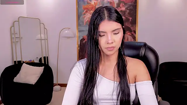 MiaLaurence online show from 05/19/26, 06:58