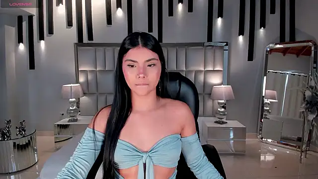 MiaLaurence online show from 06/24/26, 07:02
