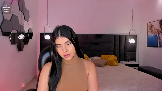 MiaLaurence online show from 07/29/26, 07:12