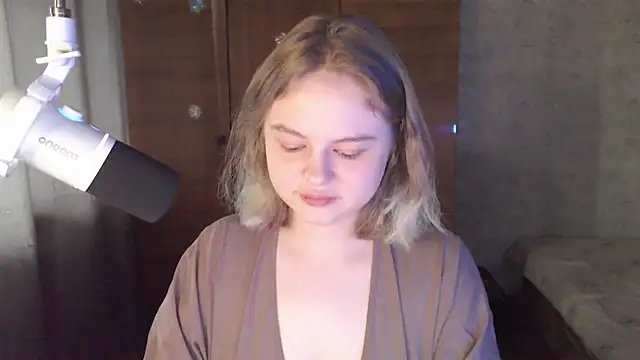 Snapshot of SlipperSherry chatting on 10/02/25, 09:49 SlipperSherry online show from 10/02/25, 09:49