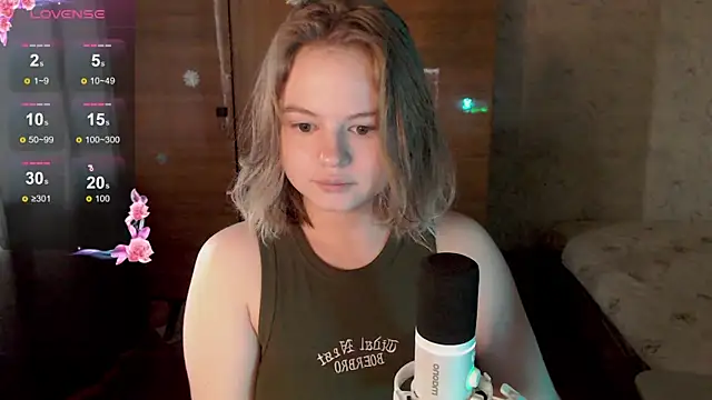 Snapshot of SlipperSherry chatting on 10/03/25, 08:55 SlipperSherry online show from 10/03/25, 08:55