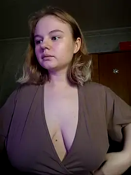 Snapshot of SlipperSherry chatting on 10/31/25, 10:00 SlipperSherry online show from 10/31/25, 10:00