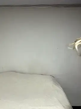 Snapshot of kymberly-reyes11 chatting on 12/04/25, 02:43 kymberly-reyes11 online show from 12/04/25, 02:43