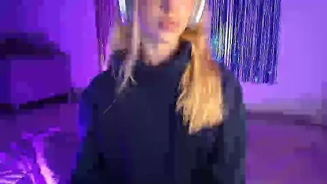 Alina Lee t online show from 10/22/25, 02:23