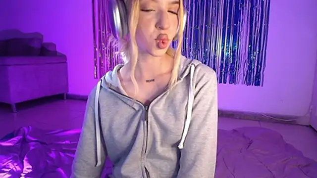 Alina Lee t online show from 10/26/25, 10:47