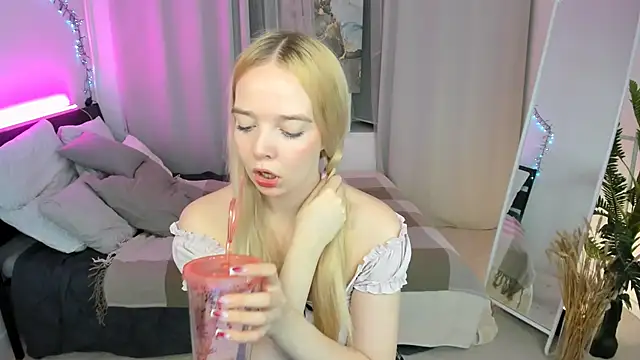 BellaMontgomery online show from 10/16/25, 10:00