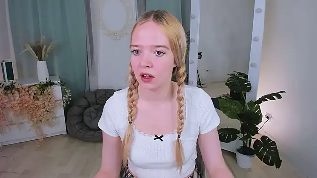 BellaMontgomery online show from 11/04/25, 10:31