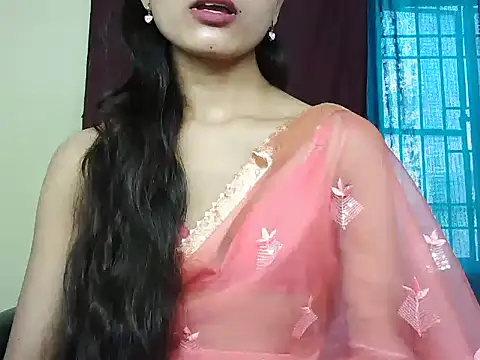 Snapshot of ROSE_GOLDE chatting on 09/10/25, 09:09 ROSE GOLDE online show from 09/10/25, 09:09