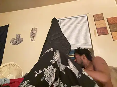 viceutk1 online show from 10/14/25, 04:35