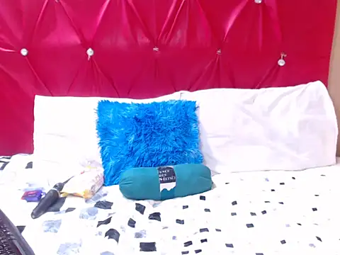 Snapshot of CouplesX96xx chatting on 10/02/25, 10:33 CouplesX96xx online show from 10/02/25, 10:33