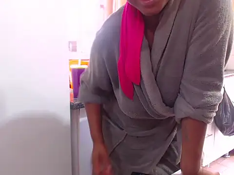 Snapshot of CouplesX96xx chatting on 11/18/25, 11:47 CouplesX96xx online show from 11/18/25, 11:47