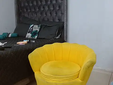 Snapshot of CouplesX96xx chatting on 11/30/25, 10:25 CouplesX96xx online show from 11/30/25, 10:25