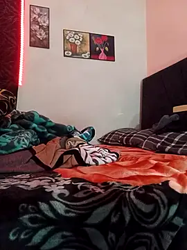 Snapshot of hot-twin chatting on 12/03/25, 08:29 hot-twin online show from 12/03/25, 08:29