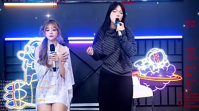 Snapshot of EYgirl222 chatting on 10/04/25, 08:23 EYgirl222 online show from 10/04/25, 08:23