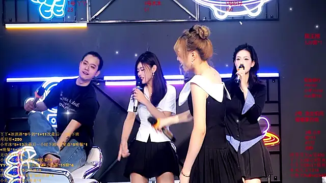 Snapshot of EYgirl222 chatting on 10/07/25, 08:11 EYgirl222 online show from 10/07/25, 08:11