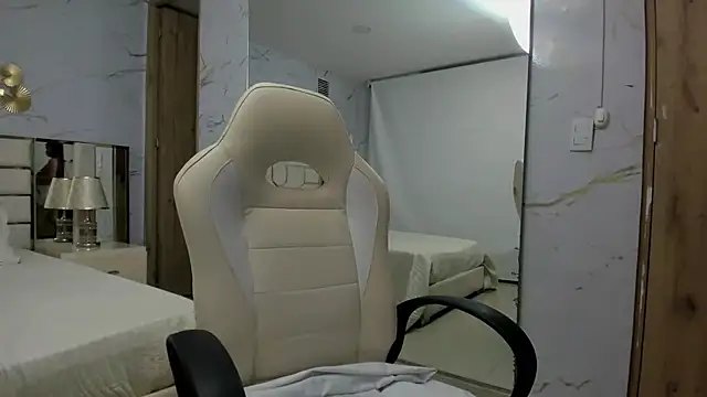 Snapshot of BabyAngel18_ chatting on 10/28/25, 03:32 BabyAngel18 online show from 10/28/25, 03:32