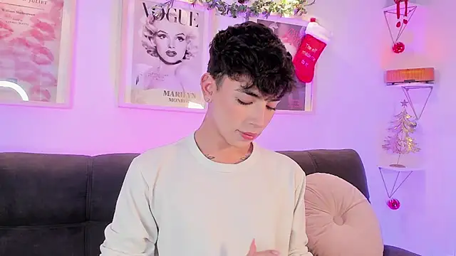 Snapshot of evan_voss chatting on 12/15/25, 01:04 evan voss online show from 12/15/25, 01:04