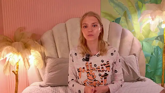 4example Chloe online show from 06/12/26, 05:39