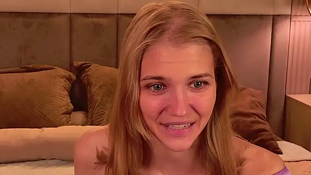 4example Chloe online show from 06/13/26, 06:00