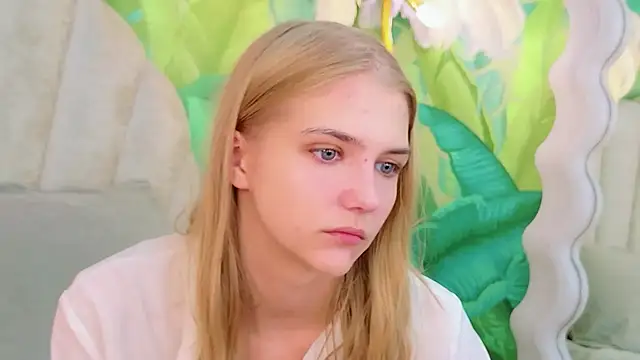 4example Chloe online show from 07/08/26, 05:45